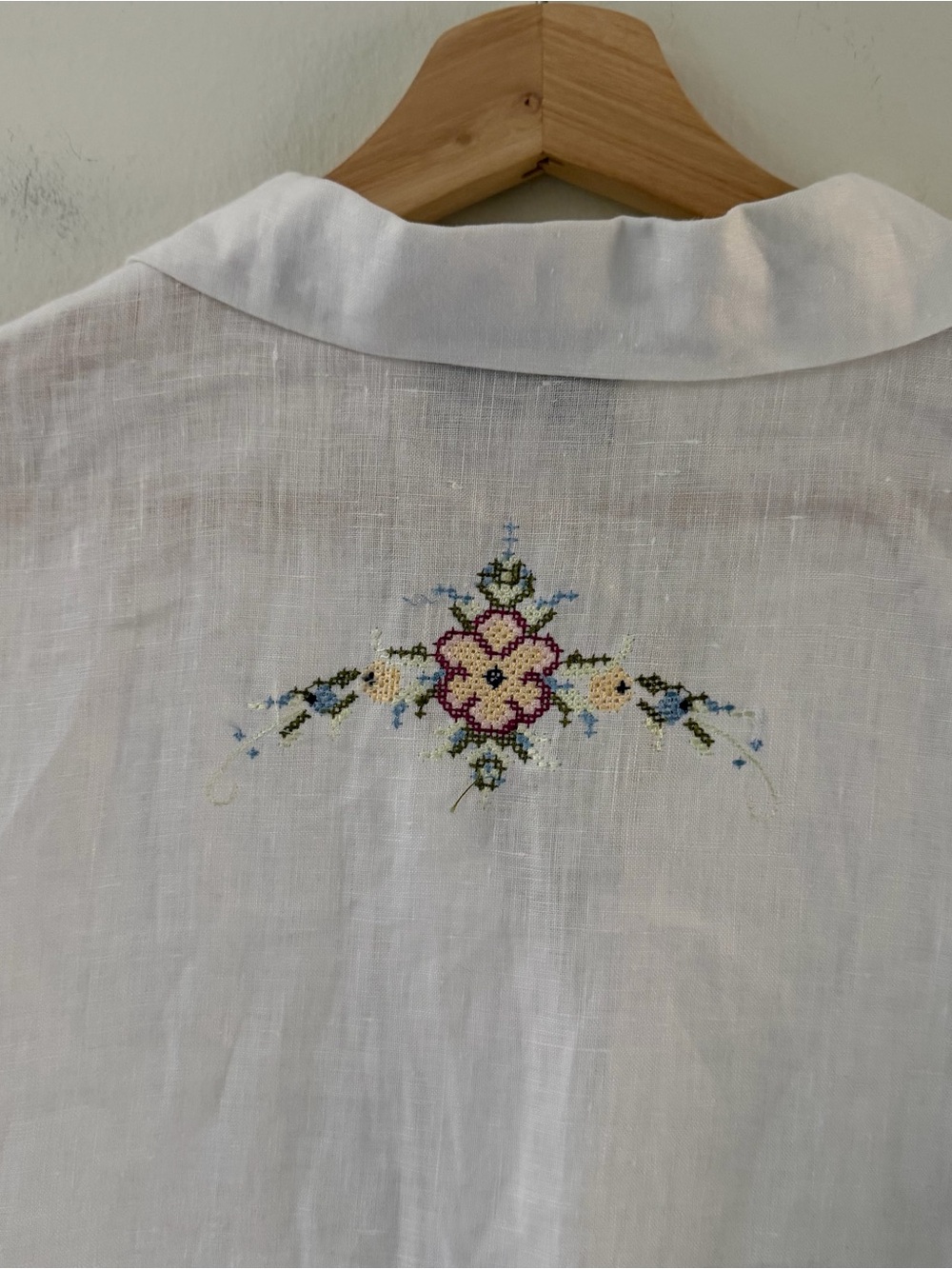 Vintage Linen Blouse Embroidered Cross Stitch White Size Medium Cottage Boxy